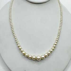 Vintage Graduated Faux Pearl Necklace Dainty Box Clasp Classic